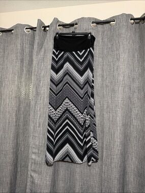 AB Studio Black and White Chevron Maxi Skirt